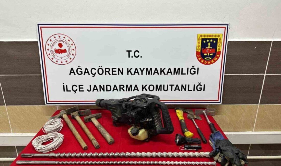 Aksaray'ın Ağaçören ilçesinde jandarma, define arayan E.Y., S.K. ve E.Ç.