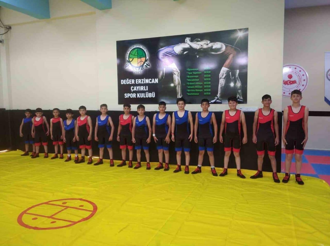 Erzincan Valisi Hamza Aydoğdu, Değer Erzincan Çayırlı Spor Kulübü'nün güreşçilerine