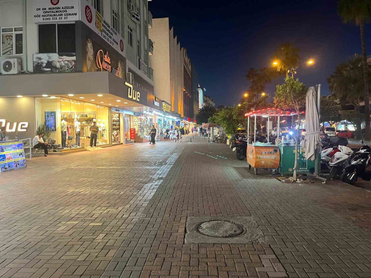 Antalya'nın Alanya açıklarında saat 20.31'de 4 büyüklüğünde bir deprem yaşandı.