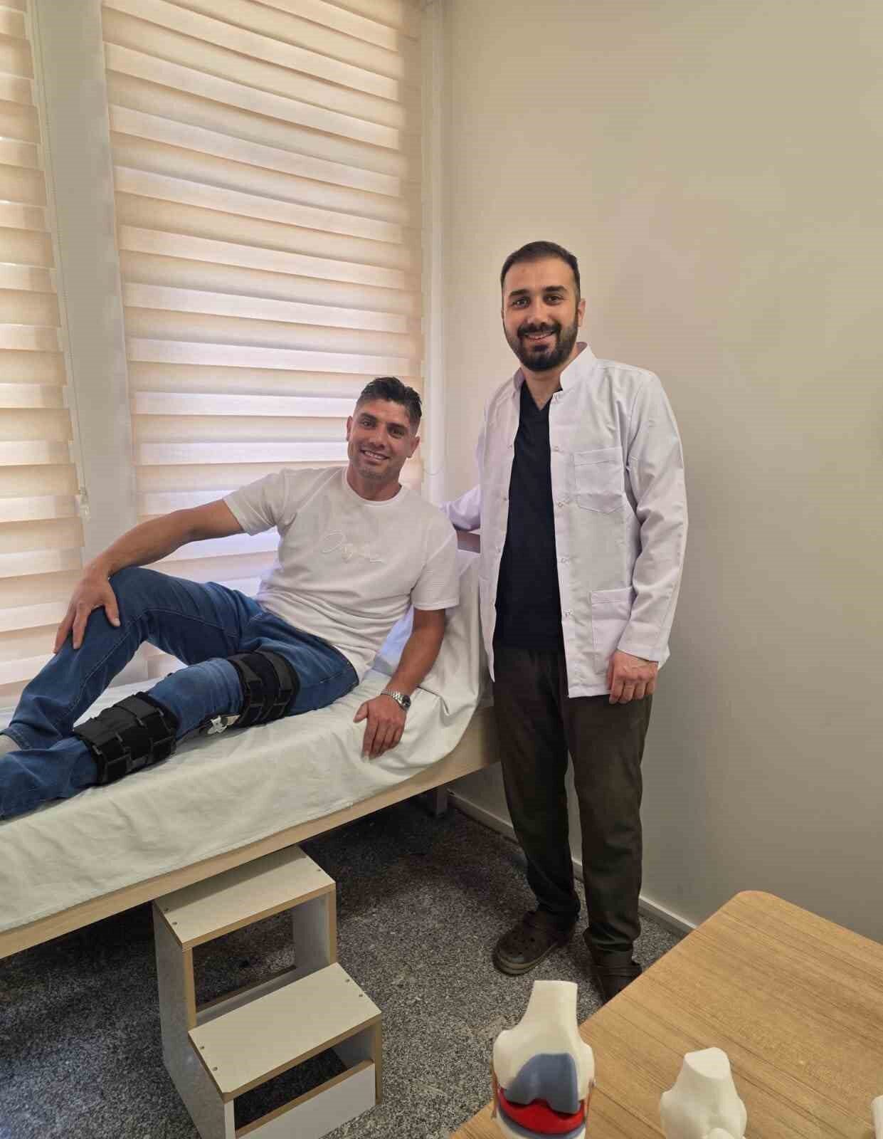 Afyonkarahisar'daki Sandıklı Devlet Hastanesi'nde, Op. Dr. Umut Can Duvarcı liderliğindeki