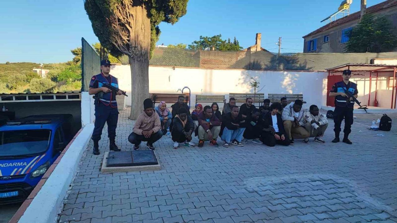 Didim'de jandarma ekipleri, Akköy Mahallesi sahilinde 16 düzensiz göçmeni ve
