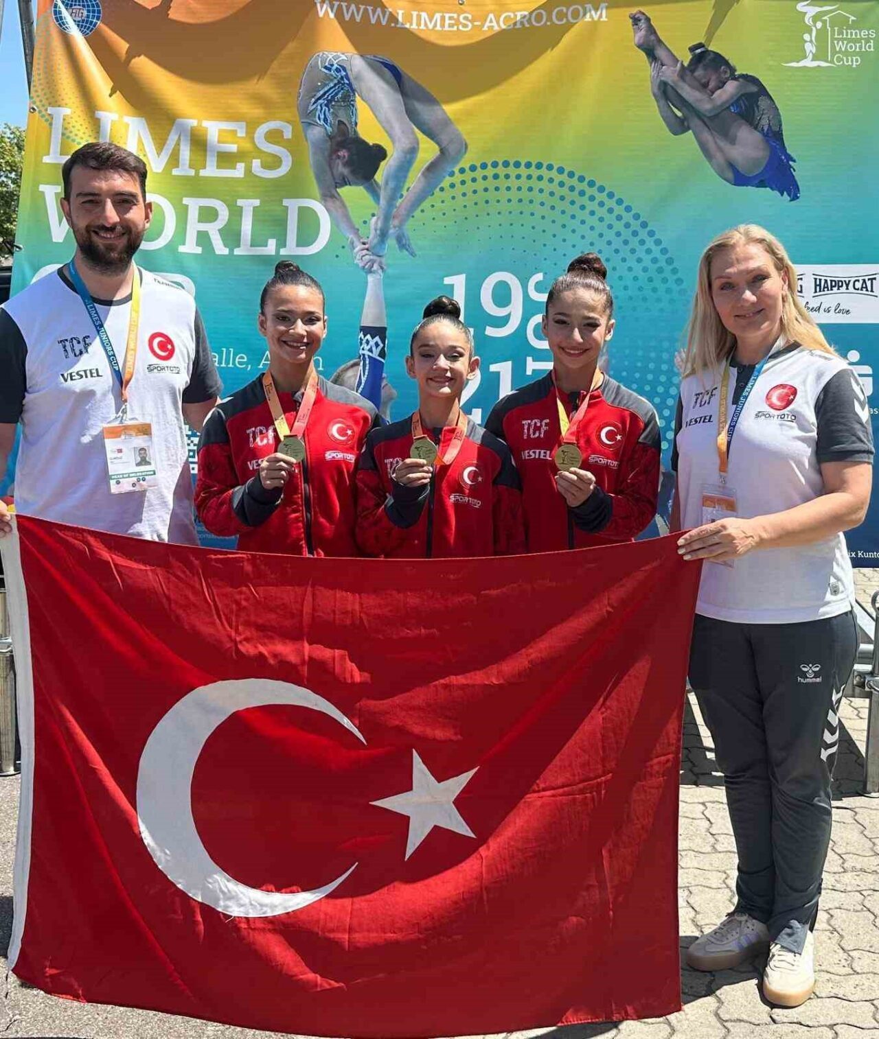 Almanya'daki Limes Junior Cup'ta Aydınlı sporcular Ada Eylül Bülbül, Azra