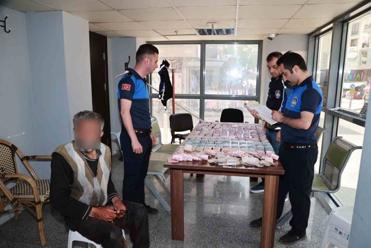 Kocaeli'nin Gebze ilçesinde bayram öncesi dilencilik yapan bir kişi yakalandı.
