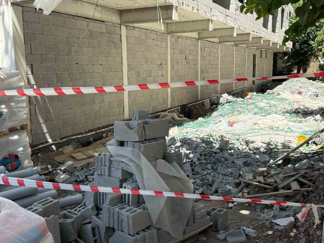 Diyarbakır'ın Yenişehir ilçesinde 5 katlı bir inşaattan düşen işçiler Harun