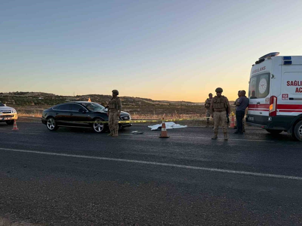 Diyarbakır'ın Kocaköy ilçesinde otomobilin çarptığı Hikmet T. (74) hayatını kaybederken,