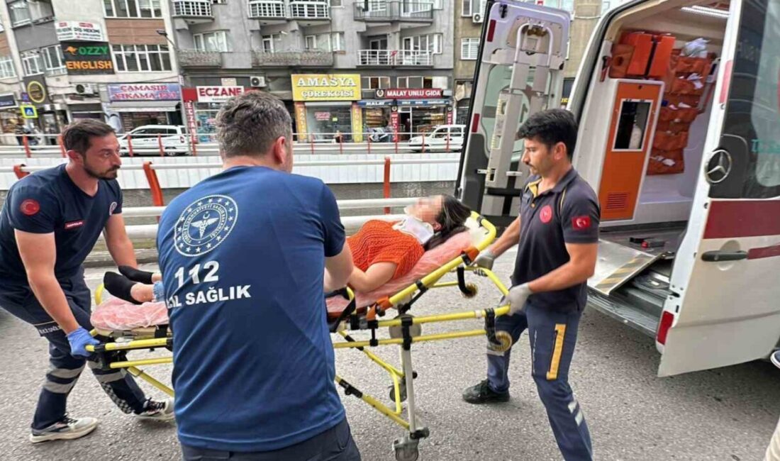 Samsun'un İlkadım ilçesinde, dolmuştan inen Özge G.'ye motosiklet çarpması sonucu