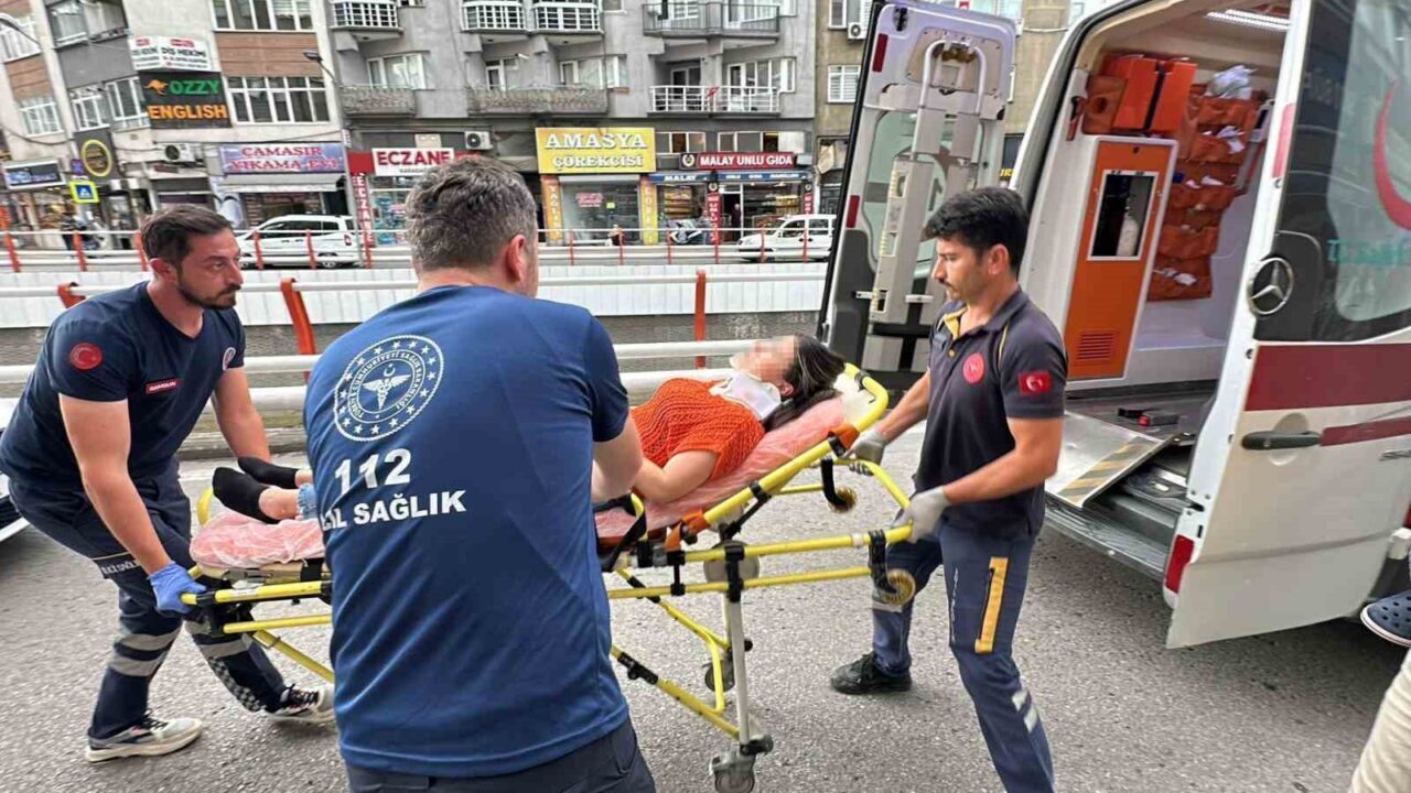 Samsun'un İlkadım ilçesinde, dolmuştan inen Özge G.'ye motosiklet çarpması sonucu