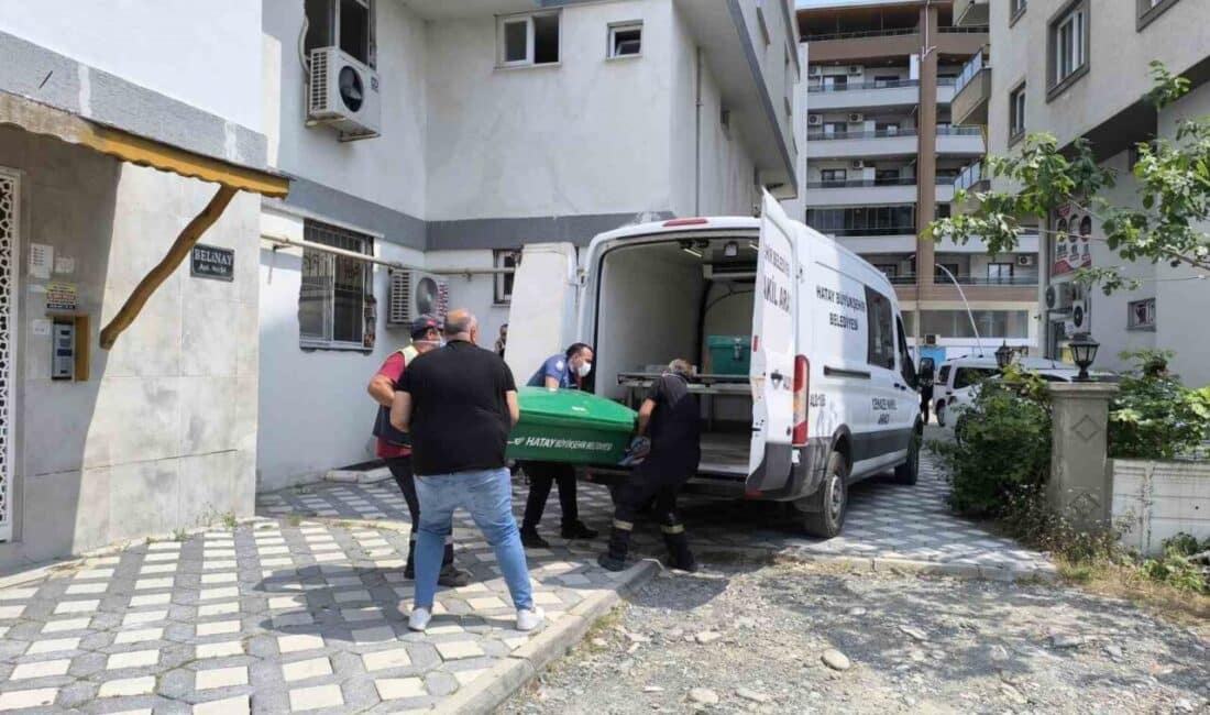 Hatay'ın Dörtyol ilçesinde, 80 yaşındaki Mücahit Kimyon evinde ölü bulundu.