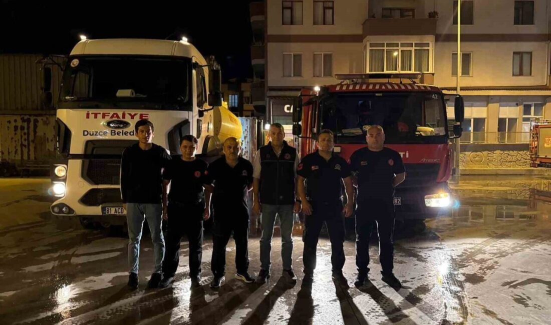 Düzce Belediyesi, İzmir'in Seferihisar ilçesindeki orman yangınına müdahale için itfaiye