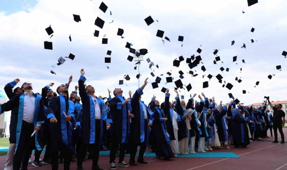 Düzce Üniversitesi, 2024-2025 Akademik Yılı Mezuniyet Törenleri'ni coşku içinde gerçekleştirdi.