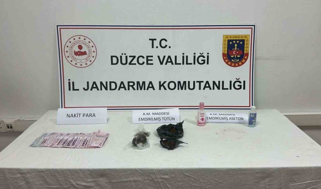 Düzce'de Jandarma KOM ekipleri, Gümüşova'da yürüttükleri operasyonla İ.B. (24) ve