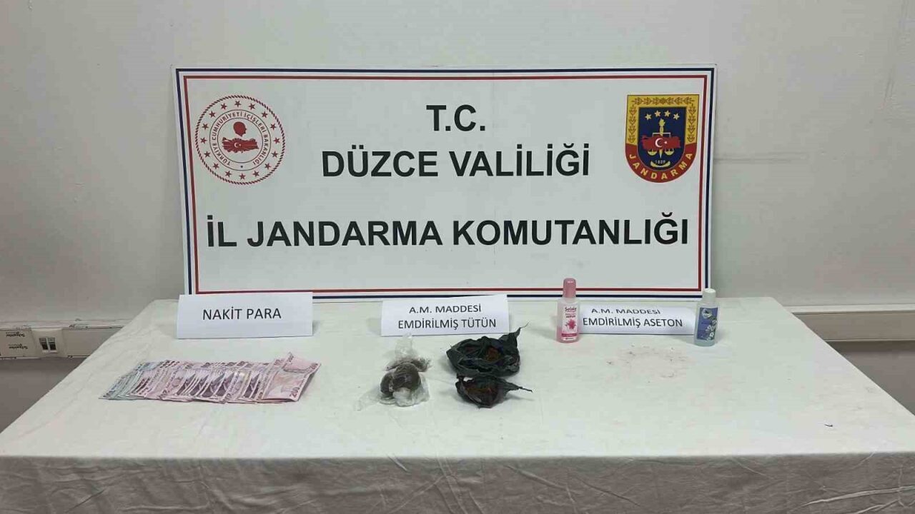 Düzce'de Jandarma KOM ekipleri, Gümüşova'da yürüttükleri operasyonla İ.B. (24) ve