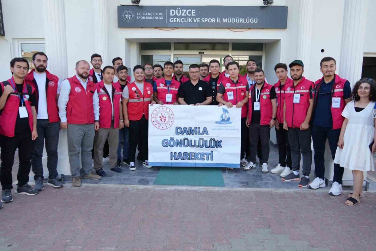 Damla Gönüllülük Hareketi Projesi çerçevesinde, Türkiye'nin farklı illerinden 21 genç,