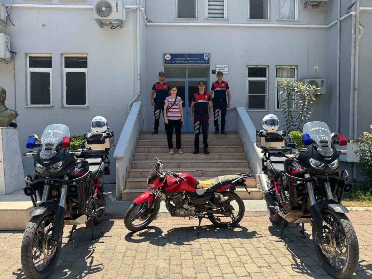 Aydın'ın Germencik ilçesinde, devriye sırasında durdurulan plakasız motosikletin Efeler'den çalındığı