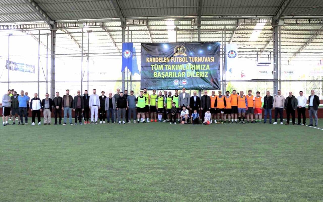 Adana'da Eğitim-Bir-Sen'in düzenlediği 15. Geleneksel Kardelen Futbol Turnuvası, birlik ve