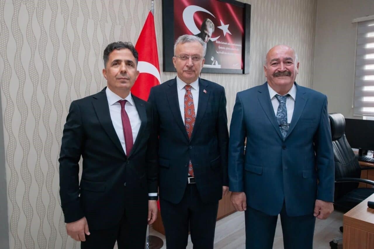 Erzincan Binali Yıldırım Üniversitesi Eğitim Fakültesi'nin yeni Dekanı Prof. Dr.