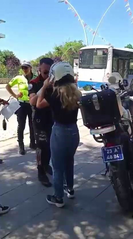 Elazığ’da YKS’nin ilk oturumu TYT, binlerce öğrencinin katılımıyla gerçekleştirildi. Geç