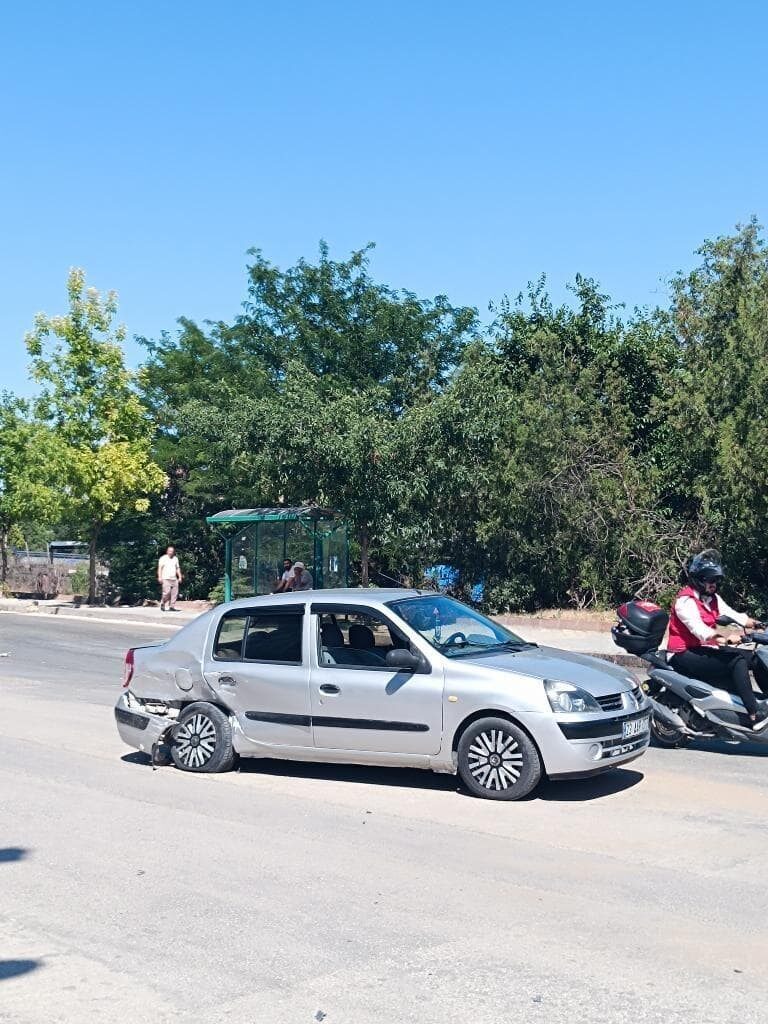 Elazığ'da Mustafa Uygur Caddesi'nde bir trafik kazası meydana geldi. D.A.