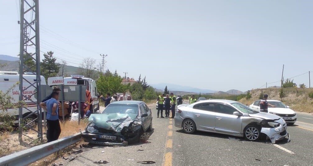 Elazığ-Malatya karayolunda iki otomobilin çarpışması sonucu meydana gelen kazada N.T.