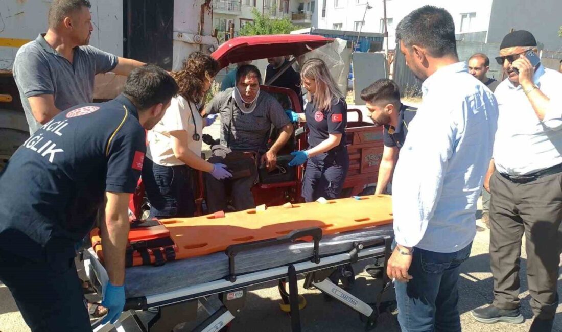 Bursa'nın Gemlik ilçesinde elektrikli motosiklet süren bir şahıs, park halindeki
