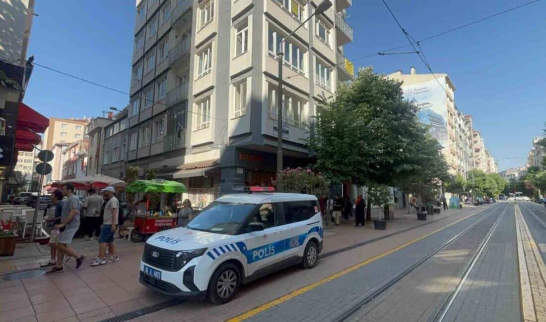 Eskişehir'de 58 yaşındaki emekli doktor M.S.G., evinde ölü bulundu. Üç