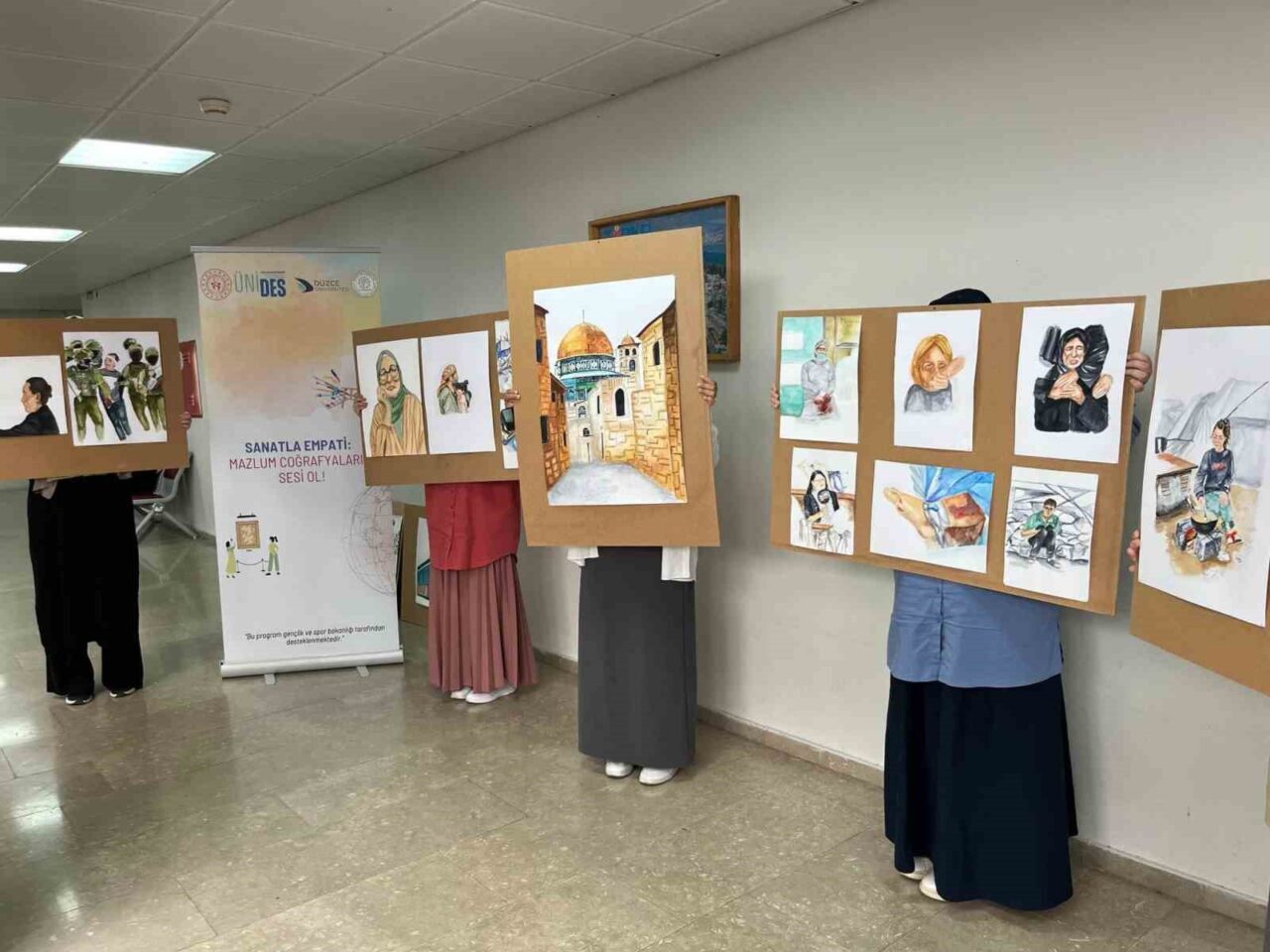 Düzce Üniversitesi öğrencileri, "Mazlum Coğrafyalar, Duyarlı Nesiller" projesi kapsamında empati