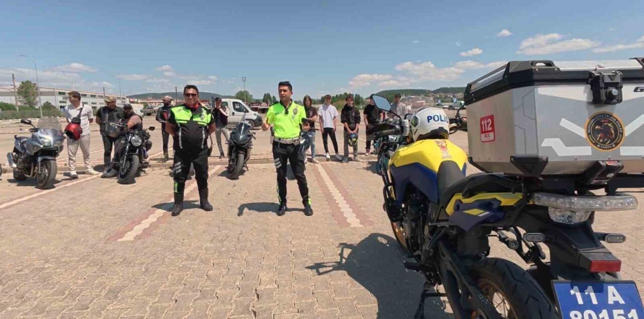 Bilecik'in Bozüyük ilçesinde, motosiklet kazalarını azaltmak amacıyla 60 sürücüye uygulamalı