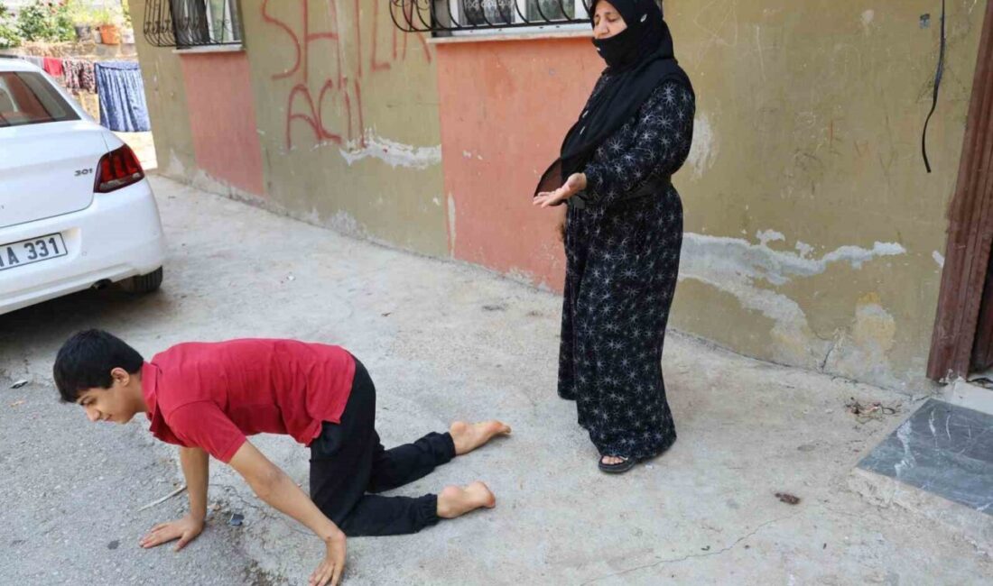 Adana'da 15 yaşındaki zihinsel ve bedensel engelli Enes'in tekerlekli sandalyesi