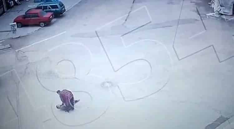 Malatya'nın Yeşilyurt ilçesinde 42 yaşındaki zihinsel engelli Yusuf Civelek, komşusunun