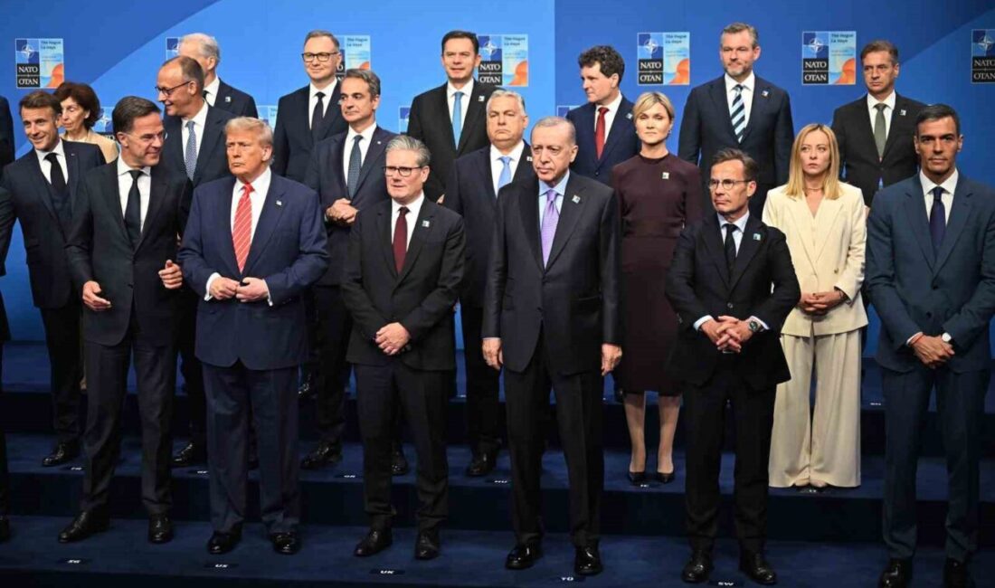 Cumhurbaşkanı Recep Tayyip Erdoğan, Hollanda'da düzenlenen NATO Zirvesi'nde aile fotoğrafı