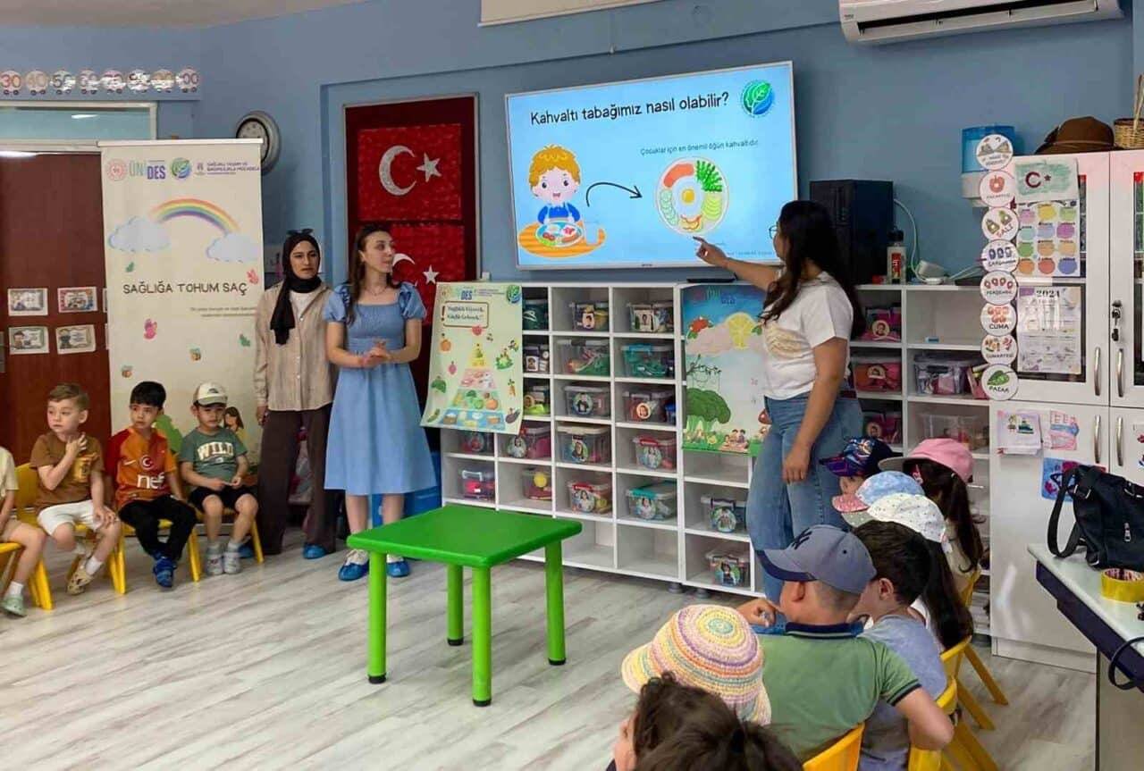 Sakarya Uygulamalı Bilimler Üniversitesi, ‘Sağlığa Tohum Saç’ projesi kapsamında Akyazı’daki