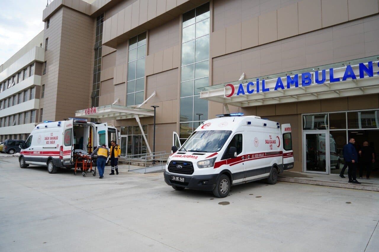 Erzincan-Erzurum kara yolunda M.B. yönetimindeki otomobilin devrilmesi sonucu 5 kişi