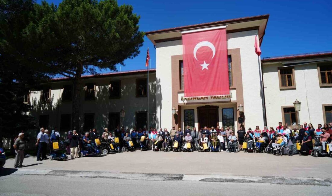 Erzincan'da hayırsever bir vatandaşın desteğiyle 24 engelli bireye akülü sandalye
