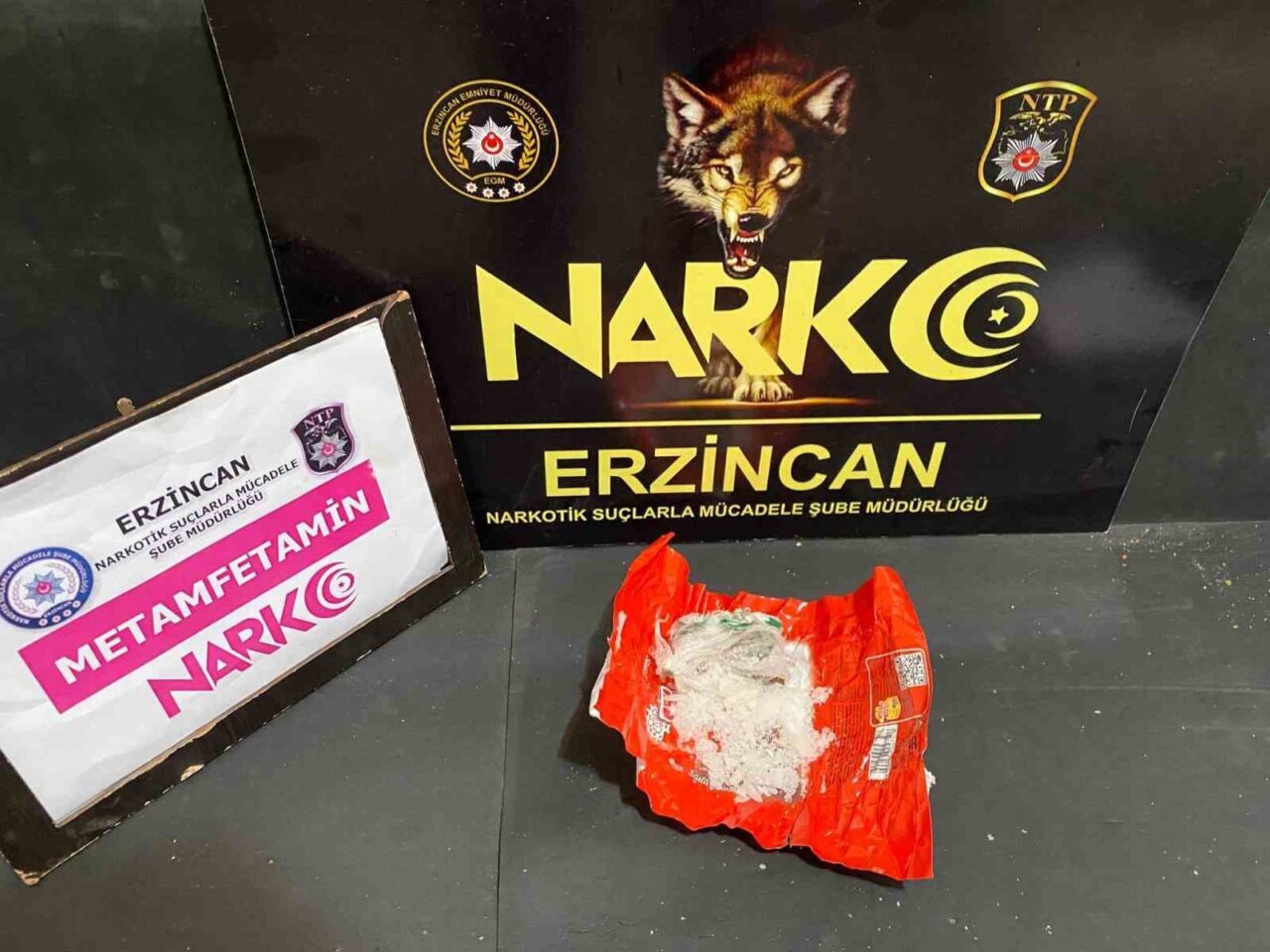 Erzincan'da Narkotik Suçlarla Mücadele ekipleri, uyuşturucu madde ticareti üzerine yaptıkları