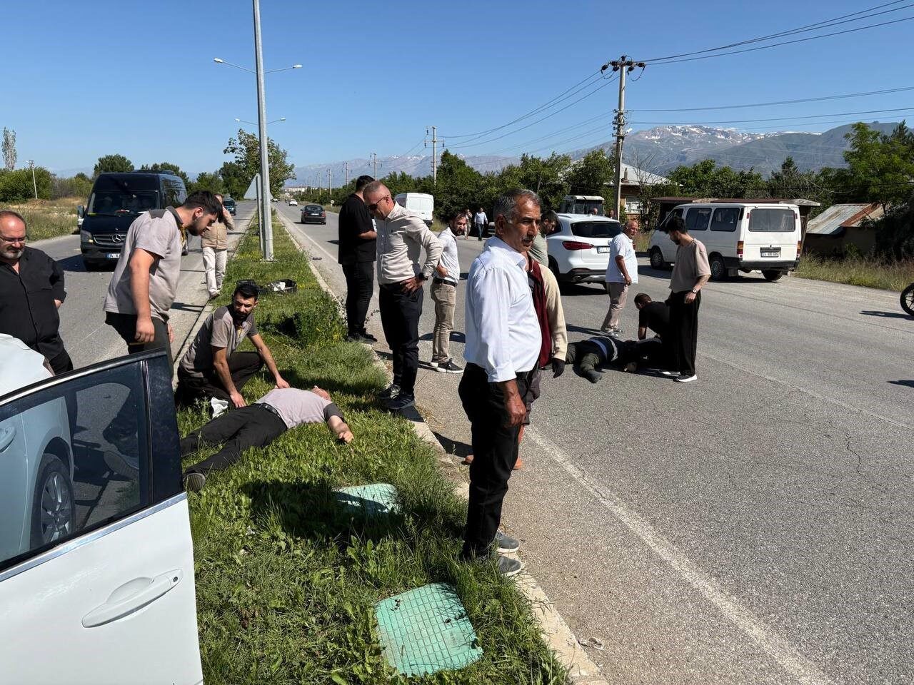 Erzincan’da meydana gelen trafik kazasında, otomobile çarpan motosiklet sürücüsü Erdal