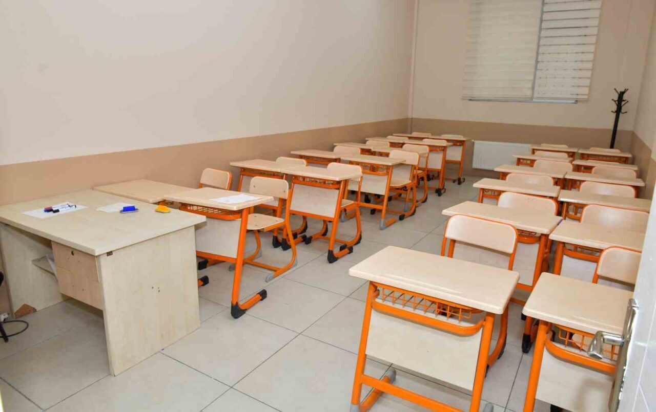 Esenyurt Belediyesi, Roman Kültür Evi'ni kapsamlı bir tadilatla yeniledi. Başkan
