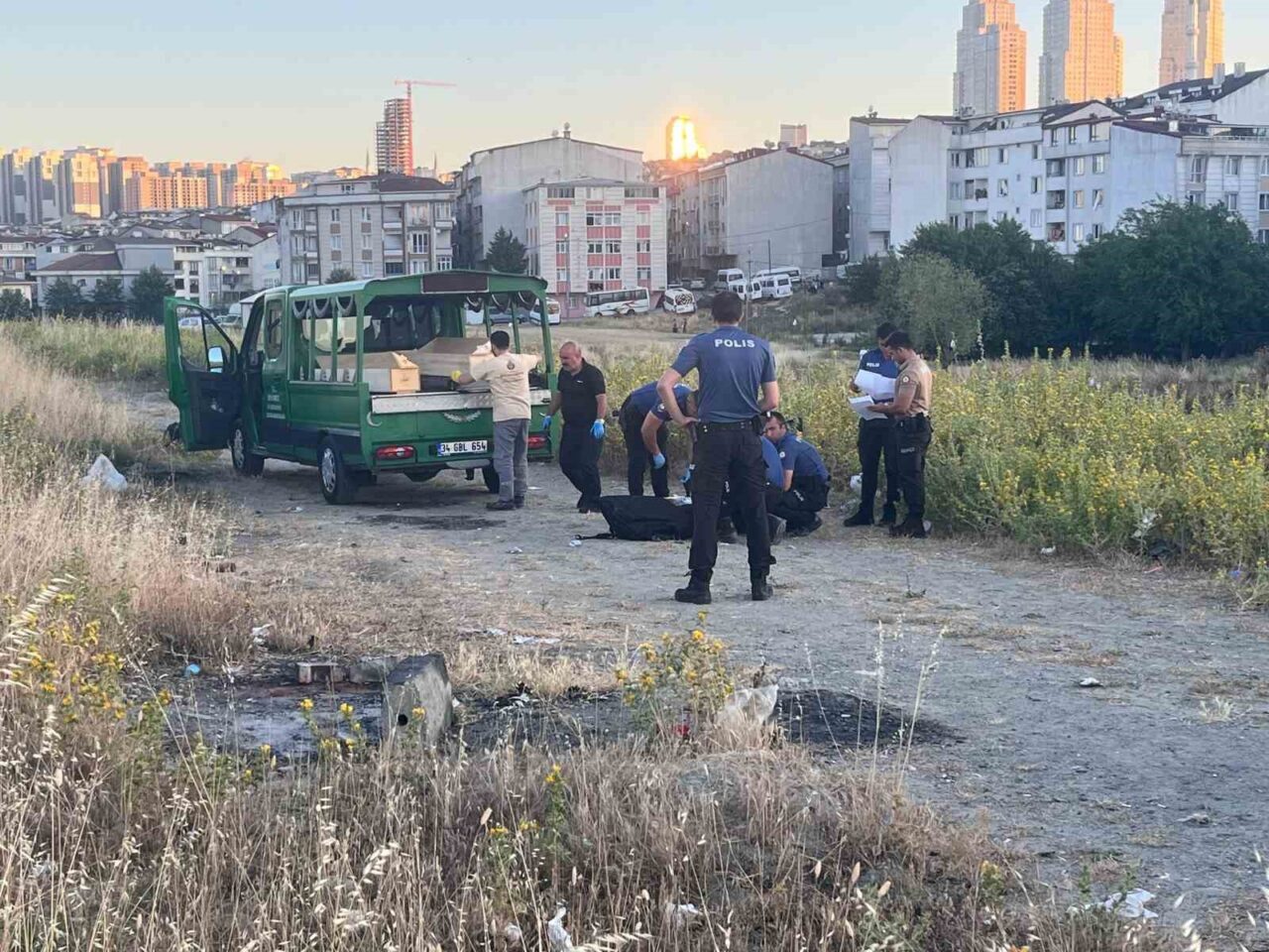 İstanbul Esenyurt'ta bir boş arazide 58 yaşındaki C.D.'nin cesedi bulundu.