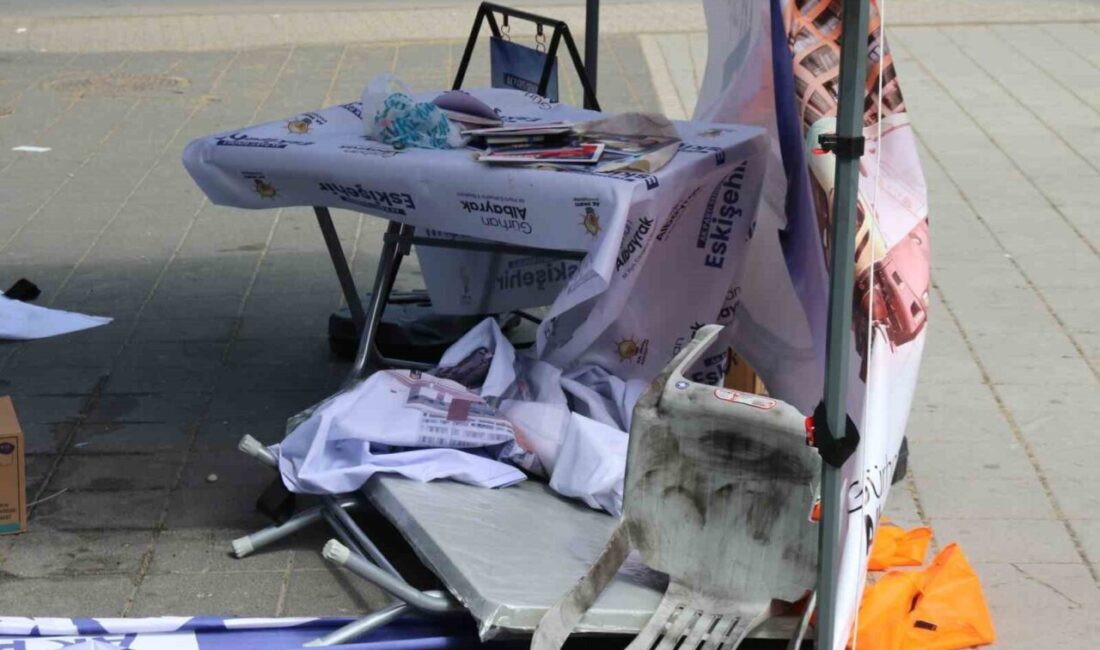 Eskişehir'de AK Parti'ye ait üye kayıt standına kimliği belirsiz bir
