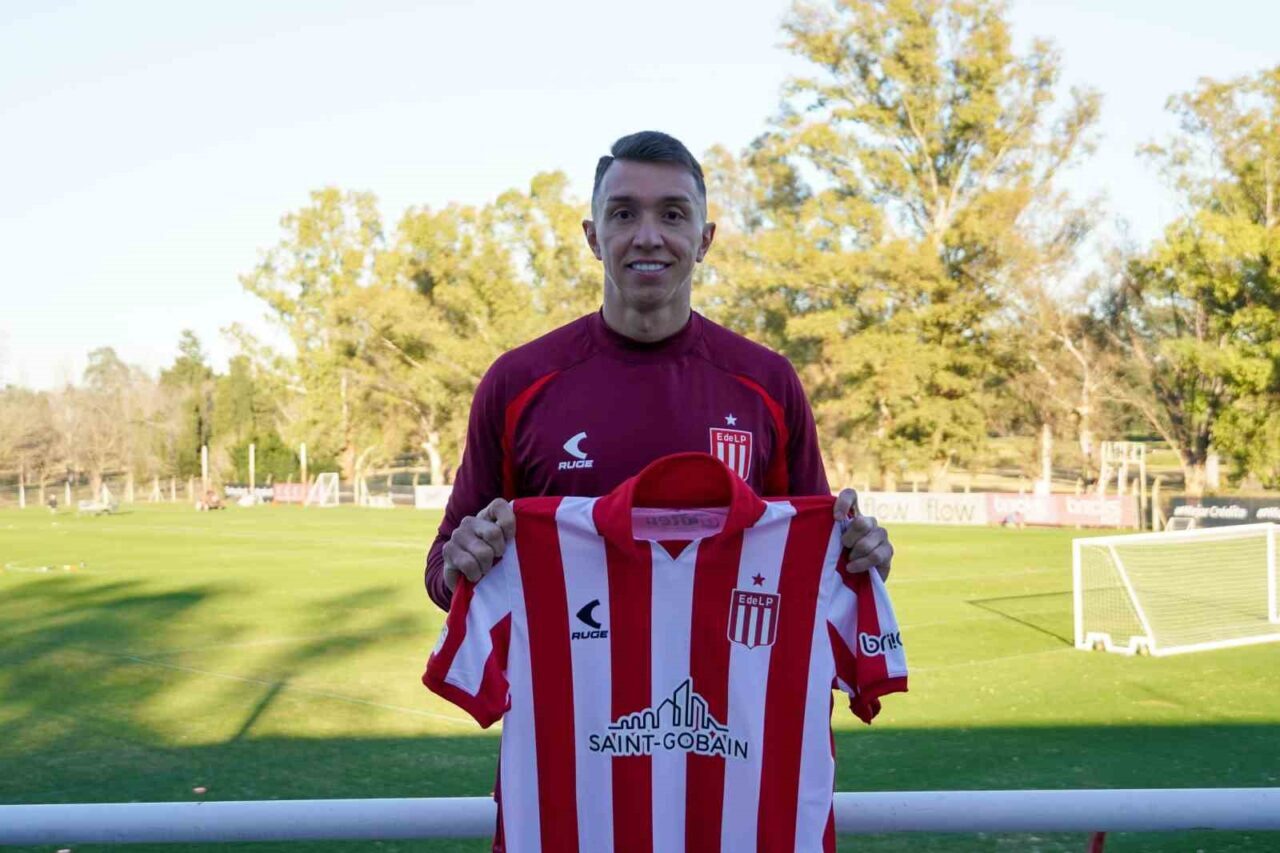 Fernando Muslera, 14 yıllık Galatasaray kariyerini sonlandırarak Arjantin'in Estudiantes kulübü