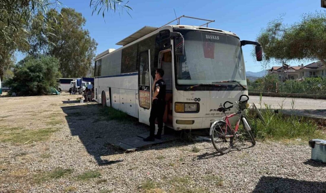 Fethiye'nin Çalış Mahallesi'nde, park halindeki otobüste yaşayan 50 yaşındaki turizm