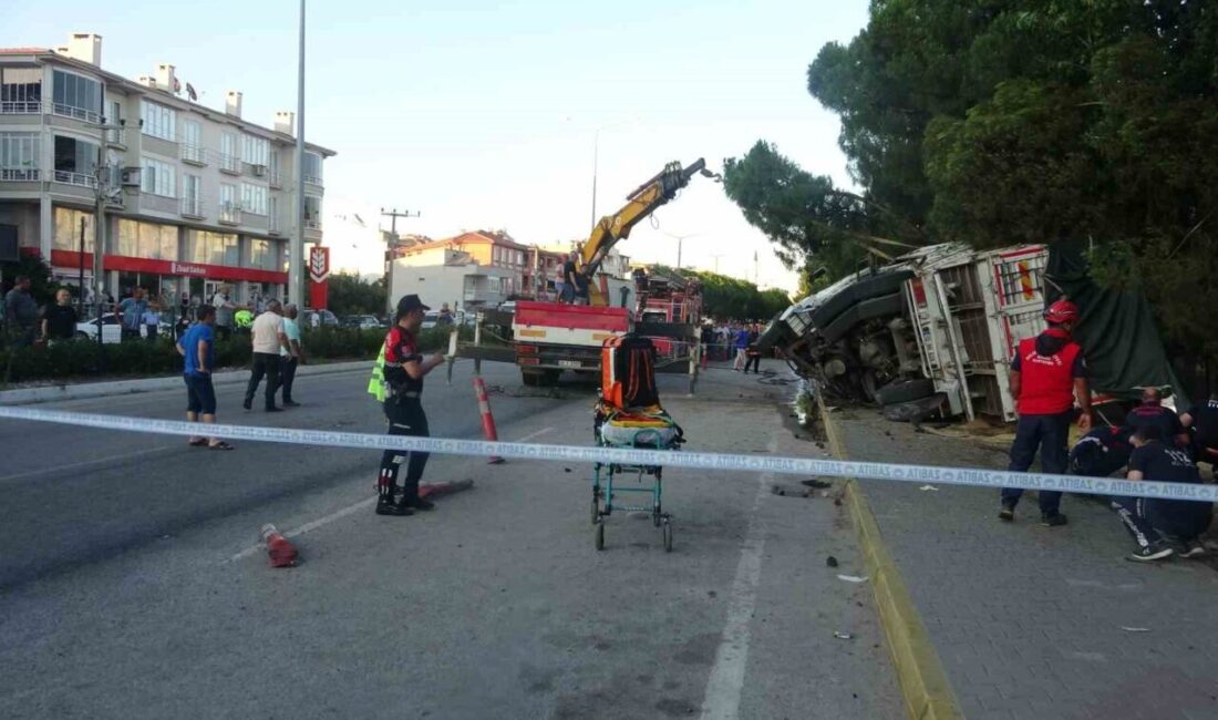 Çanakkale'nin Ayvacık ilçesinde frenleri patlayan Umut A. yönetimindeki kamyon, bekleyen