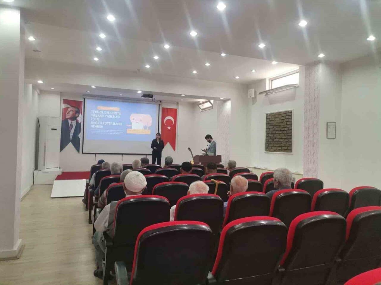Fırat Üniversitesi Psikolojik Danışmanlık ve Rehberlik Bölümü öğrencileri, yaşlılara yönelik