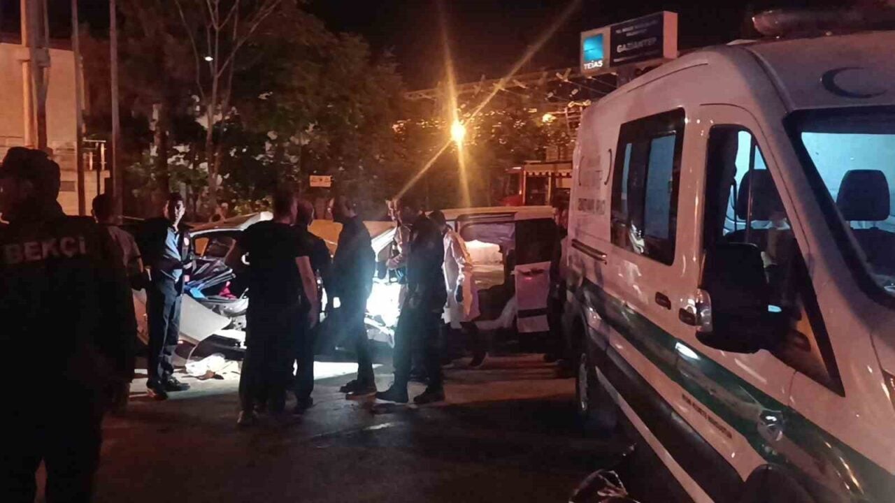 Gaziantep'te meydana gelen trafik kazasında, Yunus Emre Kuvrağ'ın kullandığı otomobilin