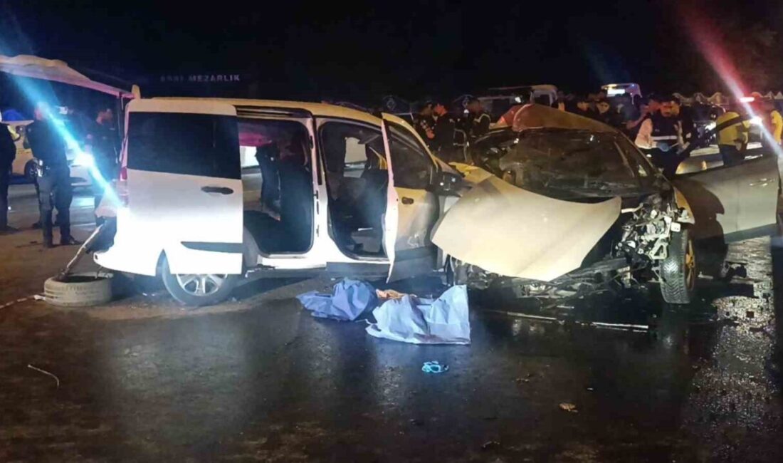 Gaziantep'te iki otomobilin çarpışması sonucu, aralarında 2 çocuğun da bulunduğu