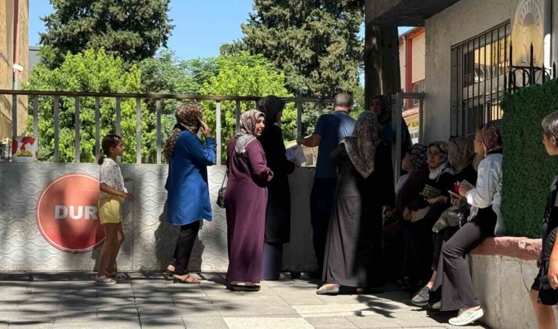 Gaziantep’te Yükseköğretim Kurumları Sınavı’nın (2025-YKS) Temel Yeterlilik Testi’ne geç kalan