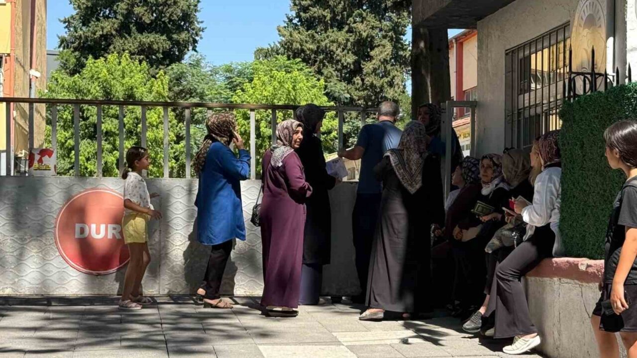 Gaziantep’te Yükseköğretim Kurumları Sınavı’nın (2025-YKS) Temel Yeterlilik Testi’ne geç kalan
