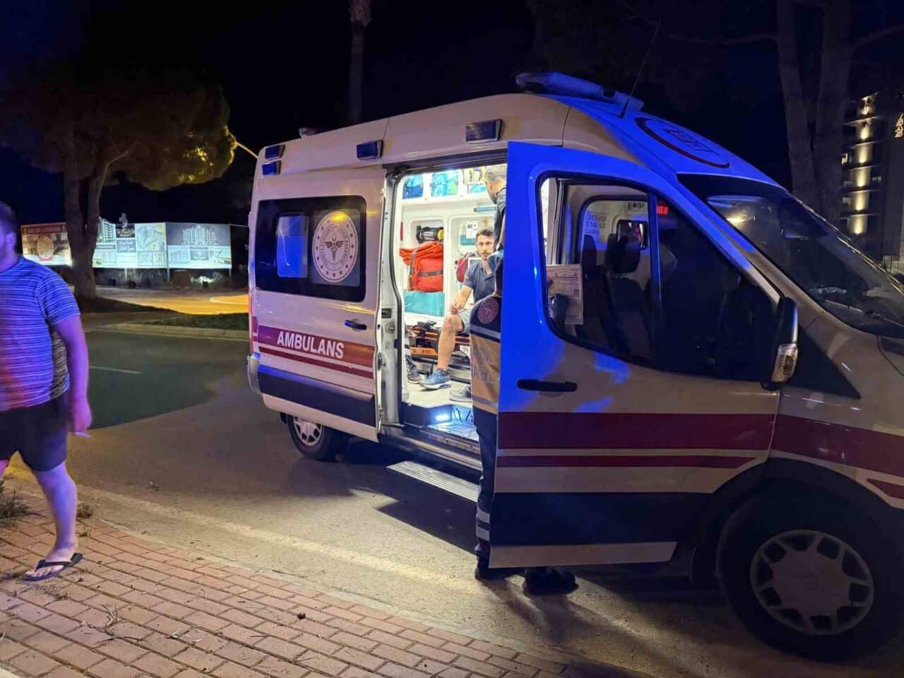 Antalya'nın Gazipaşa ilçesinde Adem B. yönetimindeki motosiklet, Uğur Mumcu Caddesi'nde