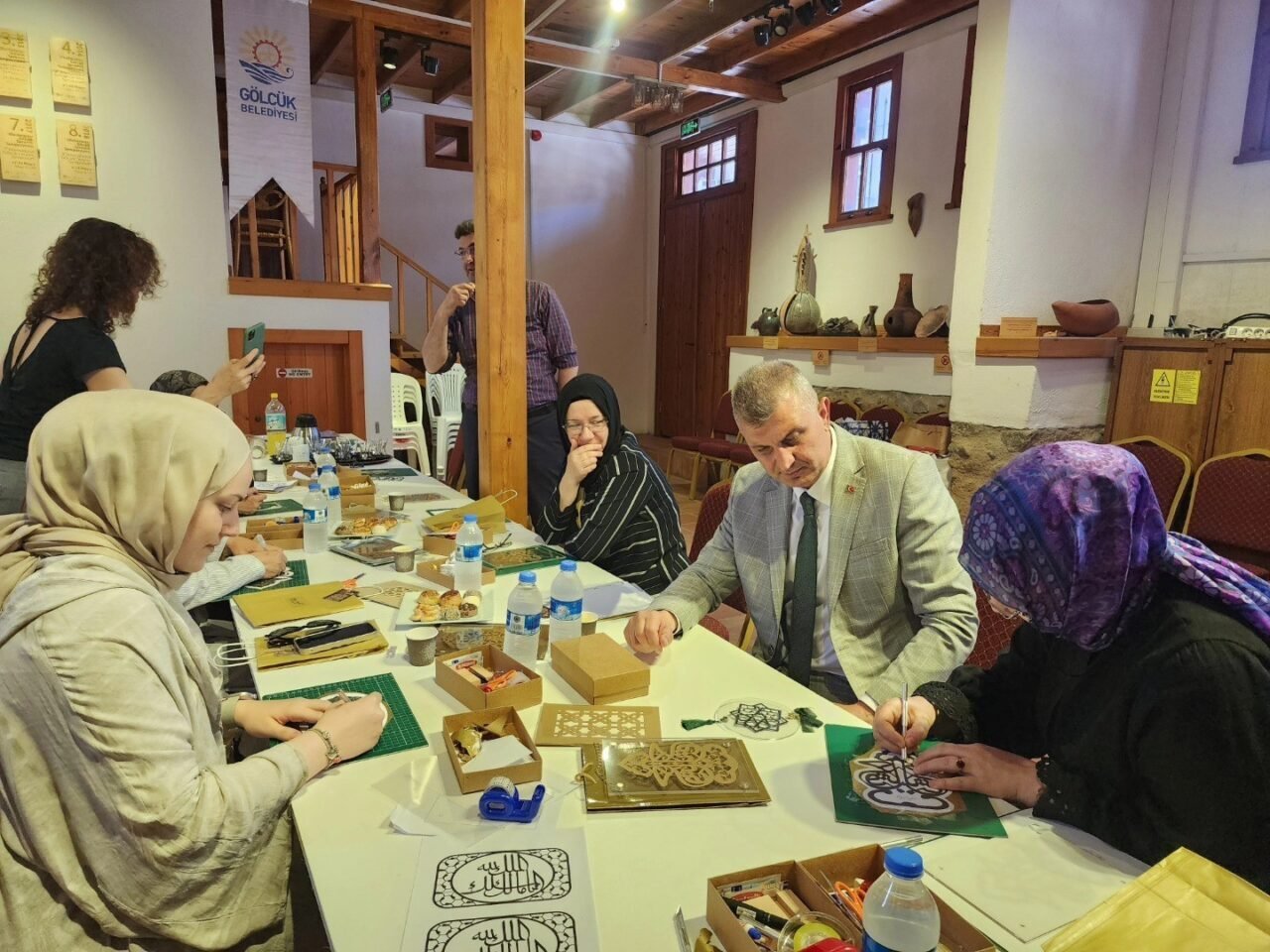 Gölcük Belediyesi, geleneksel sanatları koruma amacıyla "Kat-ı Sanatı Çalıştayı" düzenledi.