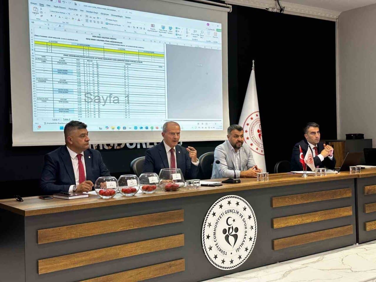 Kayseri'de düzenlenen Voleybol Genç Erkekler Türkiye Final Müsabakaları'nın teknik toplantısı