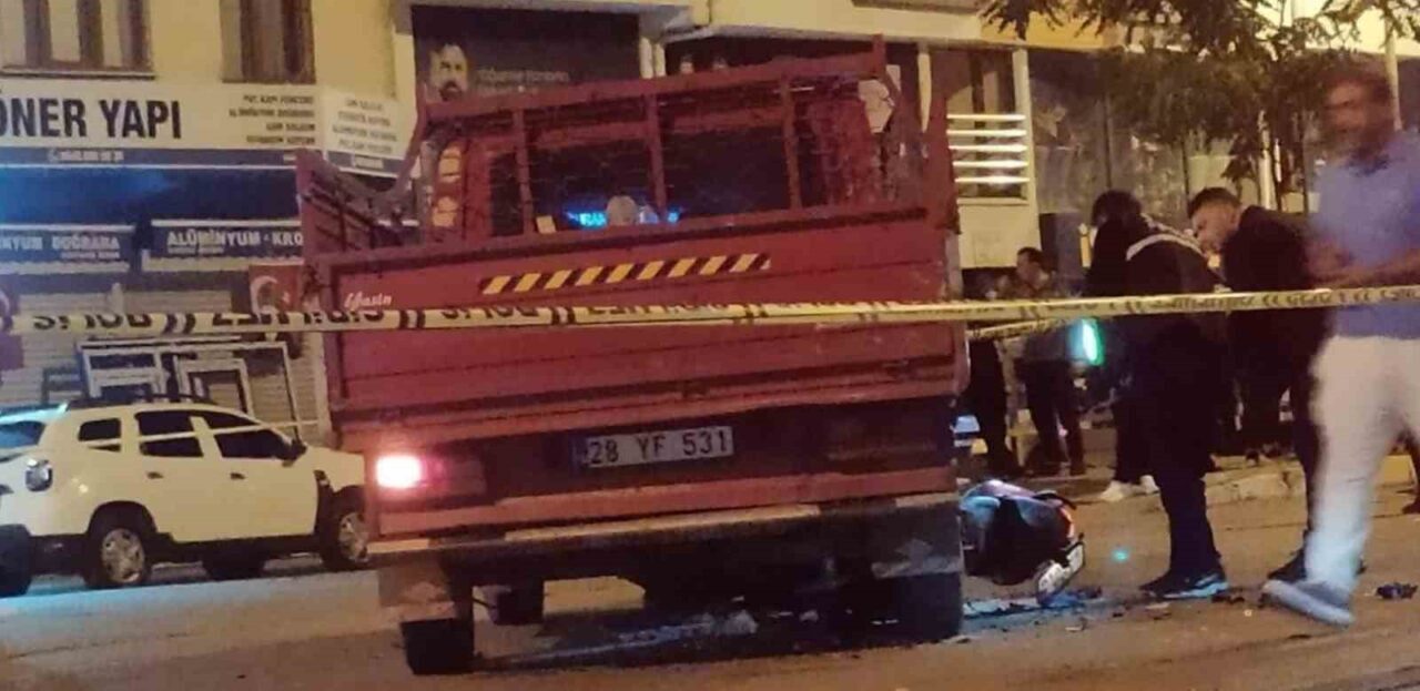 Giresun'un Görele ilçesinde, dönüş yapan bir kamyonete çarpan motosiklet sürücüsü